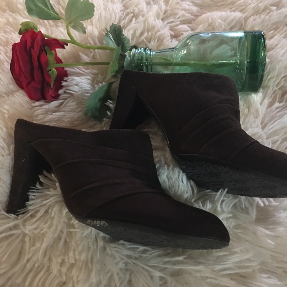 Liz Claiborne- open back mule’s. Chocolate/Brown.